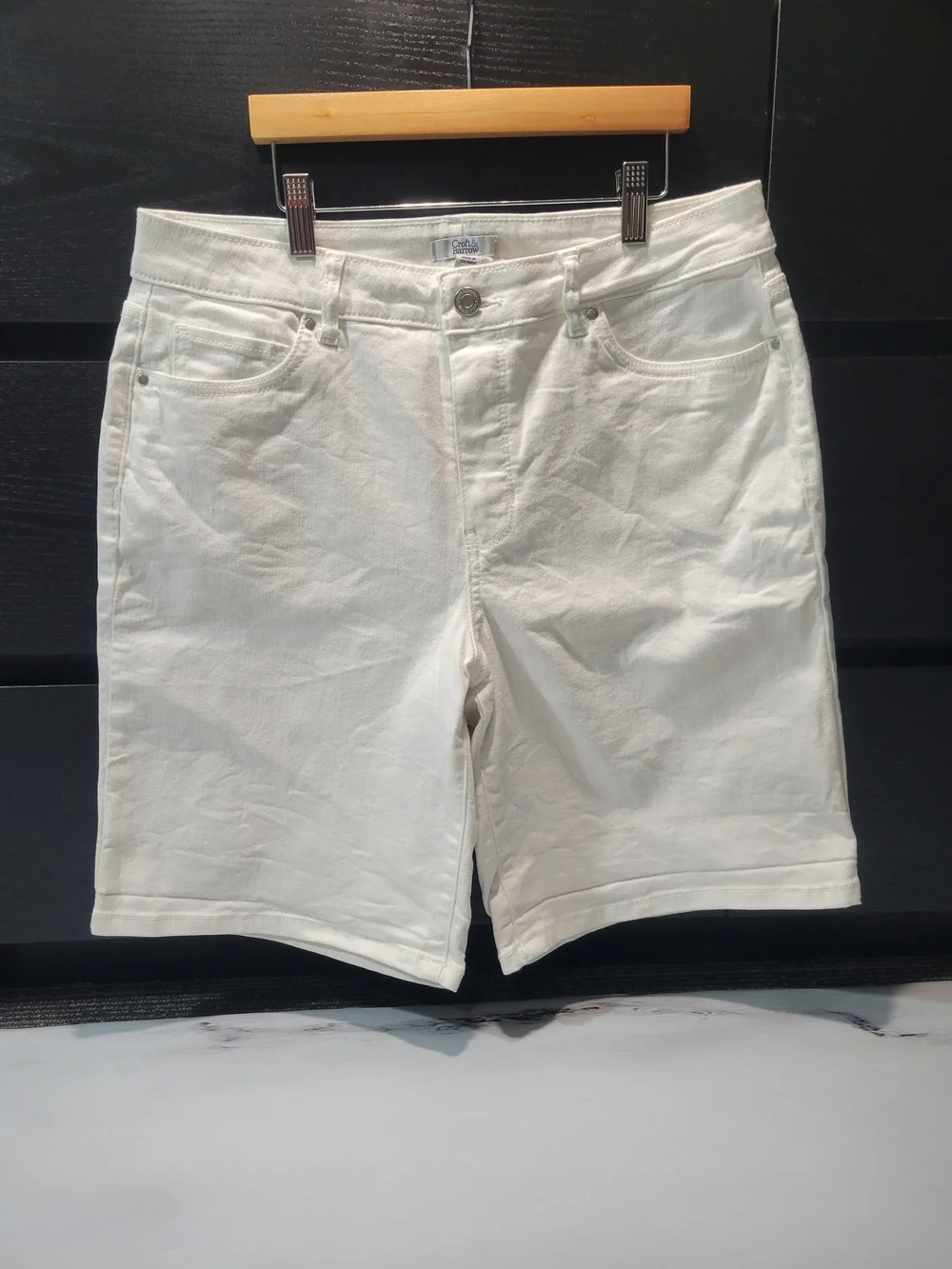 Croft & Barrow Womens Size 12 White Stretch Denim Bermuda Shorts 5 Pocket Classi